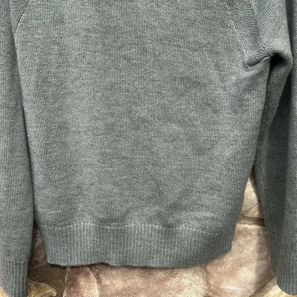 Banana Republic Men’s Sweater Gray Merin  Extra Fine Wool Size Medium